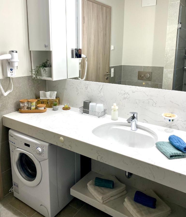 Atrium Apartman Heviz Mit Panoramaterrasse Und Tiefgarage Eksteriør billede