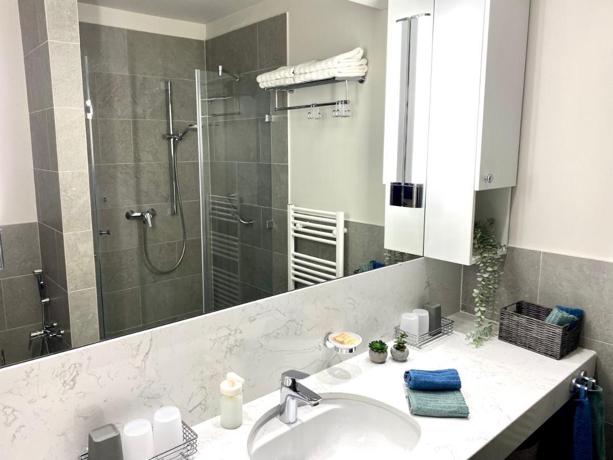 Atrium Apartman Heviz Mit Panoramaterrasse Und Tiefgarage Eksteriør billede