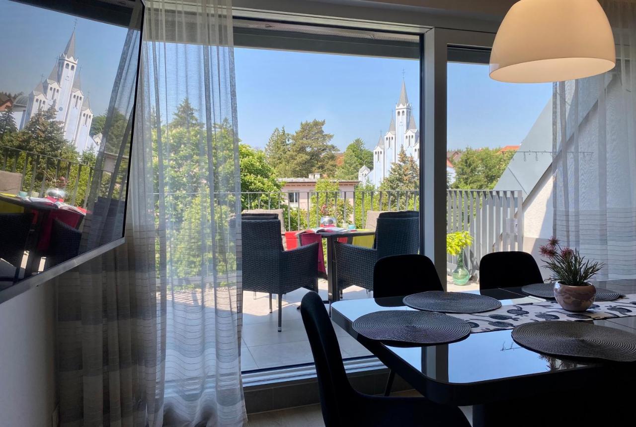Atrium Apartman Heviz Mit Panoramaterrasse Und Tiefgarage Eksteriør billede