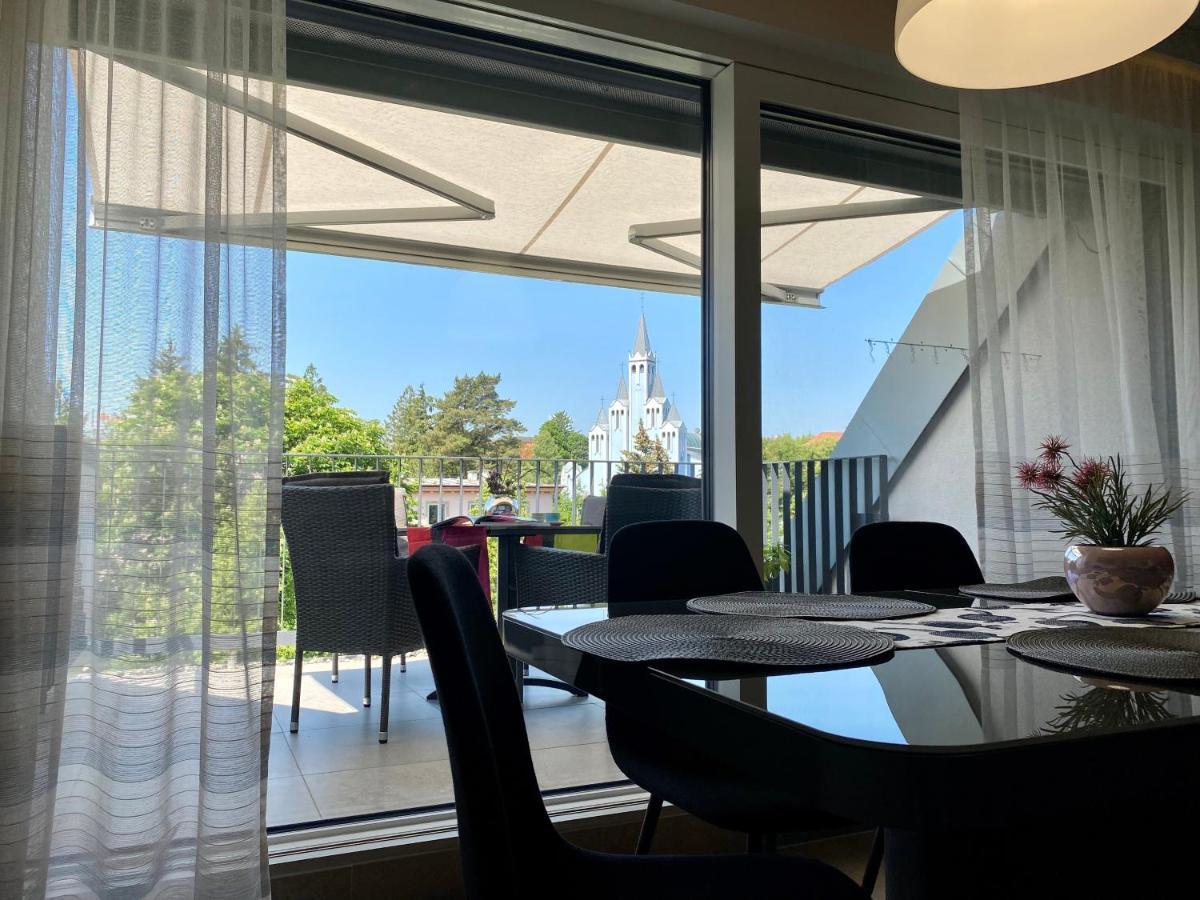 Atrium Apartman Heviz Mit Panoramaterrasse Und Tiefgarage Eksteriør billede