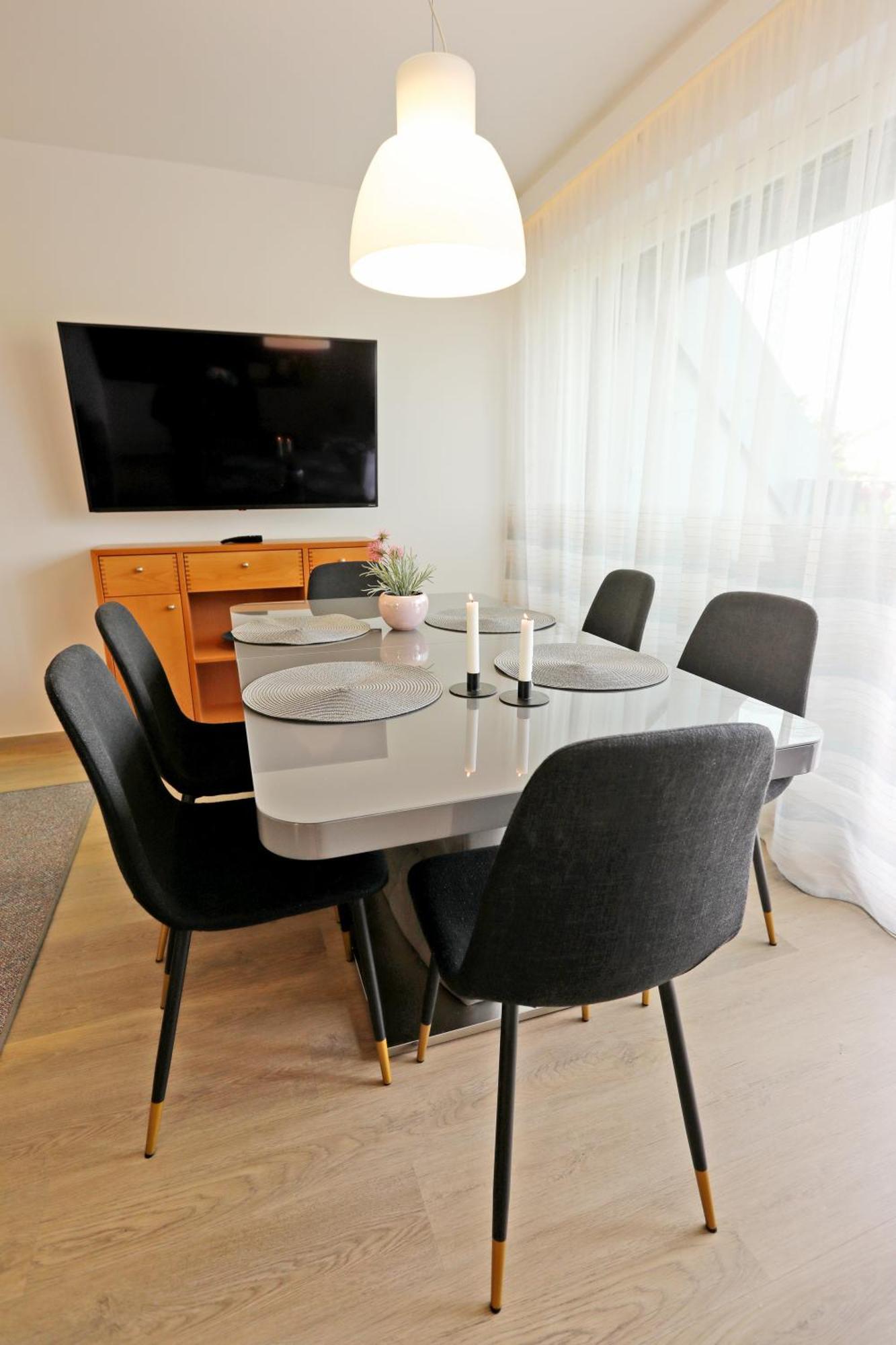 Atrium Apartman Heviz Mit Panoramaterrasse Und Tiefgarage Eksteriør billede
