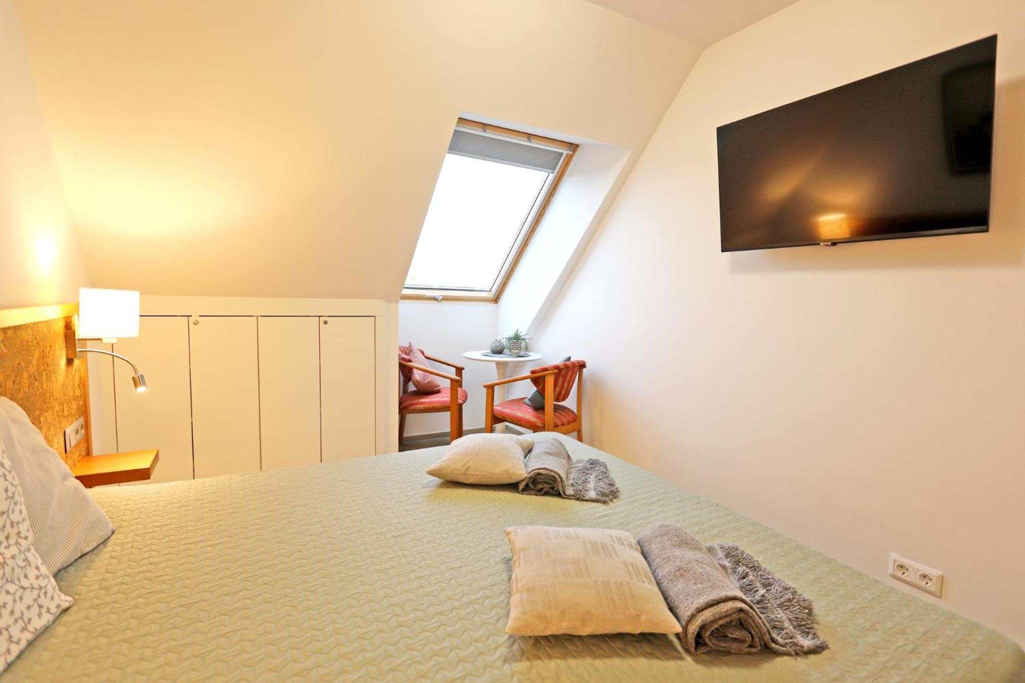 Atrium Apartman Heviz Mit Panoramaterrasse Und Tiefgarage Eksteriør billede