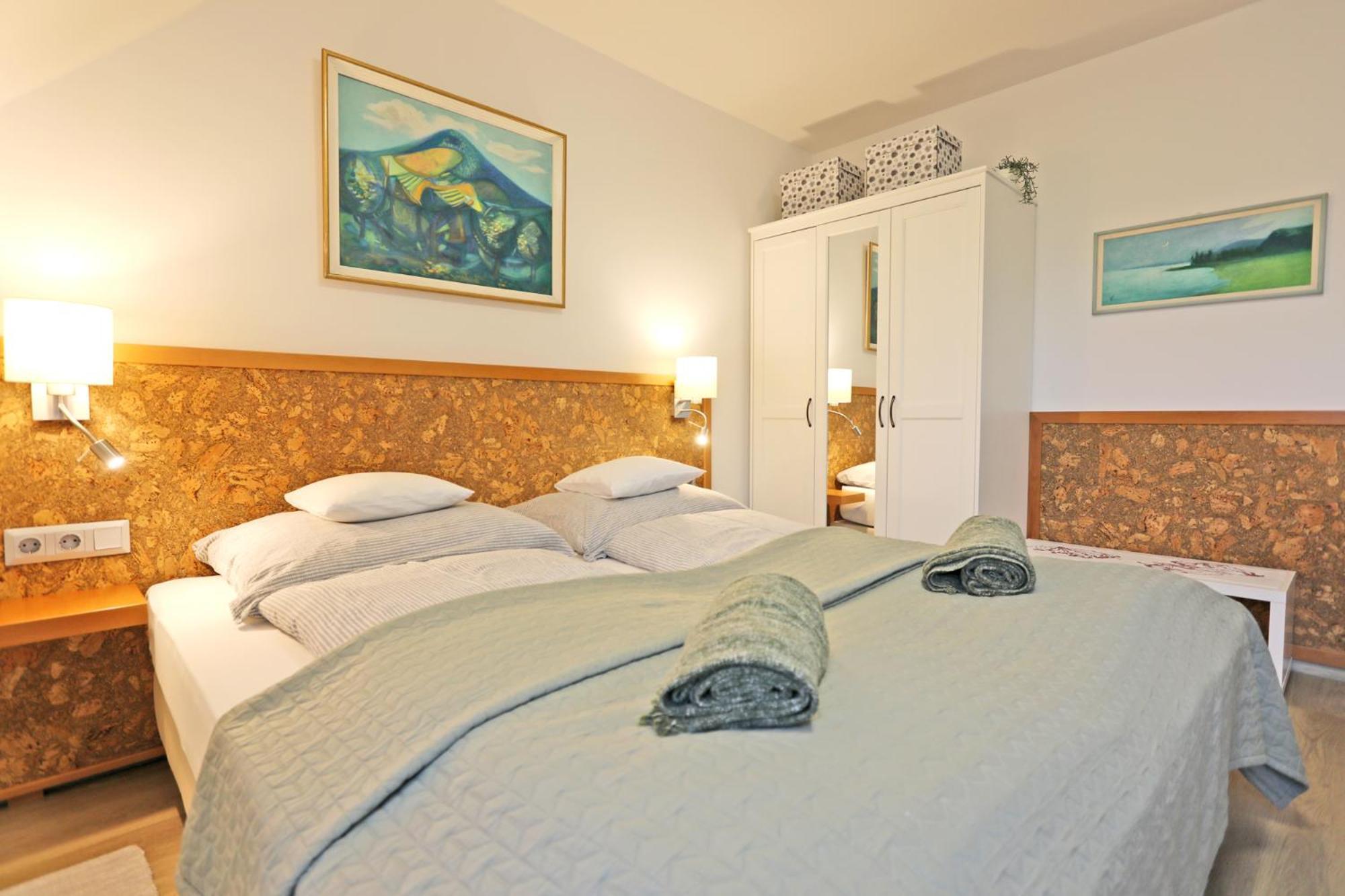 Atrium Apartman Heviz Mit Panoramaterrasse Und Tiefgarage Eksteriør billede